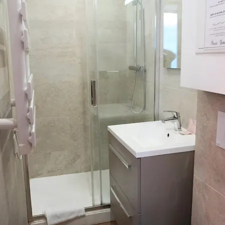 Proche Carlton & Croisette, 303