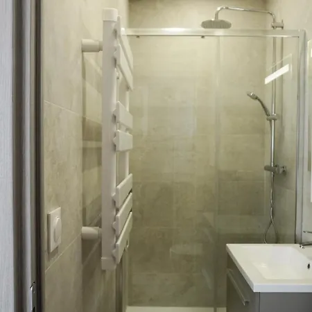 Proche Carlton & Croisette, 303 *