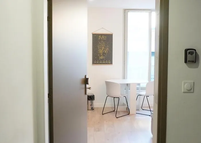 Proche Carlton & Croisette, 303 *